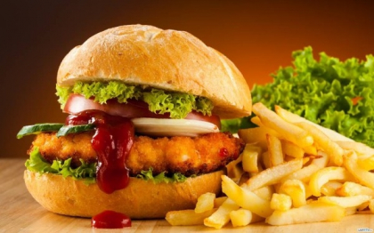 Pensionarul britanic care mananca fast-food si fumeaza 50 de tigari pe zi. "N-am nicio problema"