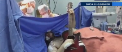 Un brazilian a cantat la chitara in timp ce era operat pe creier. Medicii au intervenit pentru a-i indeparta o tumoare Un brazilian a cantat la chitara in timp ce era operat pe creier. Medicii au intervenit pentru a-i indeparta o tumoare