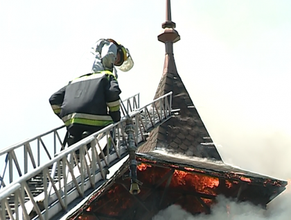 Flacari izbucnite de la un scurtcircuit? Noi detalii despre incendiul care ieri a dat peste cap 4 nunti la Butoias
