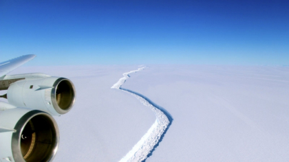 Un aisberg urias, de 1000 de miliarde de tone, s-a desprins din Antarctica - VIDEO