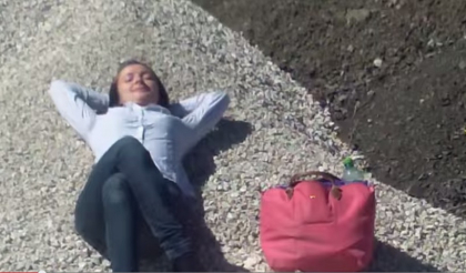 Domnica Cemortan s-a tavalit pe jos, s-a dat la tobogan si a purtat masca! Cum arata intr-o parodie la spotul electoral al lui Dorin Chirtoaca - VIDEO Domnica Cemortan s-a tavalit pe jos, s-a dat la tobogan si a purtat masca! Cum arata intr-o parodie la spotul electoral al lui Dorin Chirtoaca - VIDEO