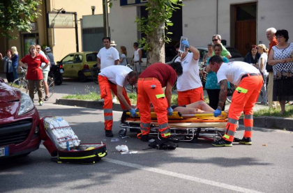 O moldoveanca si fiica ei de 18 luni au fost lovite pe o trecere de pietoni in Italia. Ambele, internate in stare grava - FOTO O moldoveanca si fiica ei de 18 luni au fost lovite pe o trecere de pietoni in Italia. Ambele, internate in stare grava - FOTO