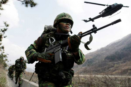 Un barbat din Moldova, invinuit de parasirea serviciului militar, dupa ce a plecat in Africa: Primea in continuare salariu din bugetul statului. Ce se va intampla cu el
