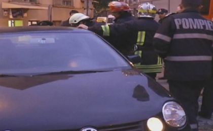 Politistii le-au facut o farsa pompierilor: Salvatorii, alertati in cazul unui copil blocat in masina: Nu era nimeni in automobil Politistii le-au facut o farsa pompierilor: Salvatorii, alertati in cazul unui copil blocat in masina: Nu era nimeni in automobil