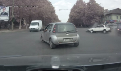 Accidentul de pe strada Calea Iesilor unde o femeie a MURIT, surprins cu o camera de bord. Momentul impactului - VIDEO Accidentul de pe strada Calea Iesilor unde o femeie a MURIT, surprins cu o camera de bord. Momentul impactului - VIDEO