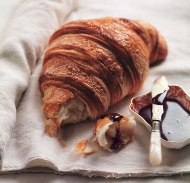Croissant cu unt Croissant cu unt