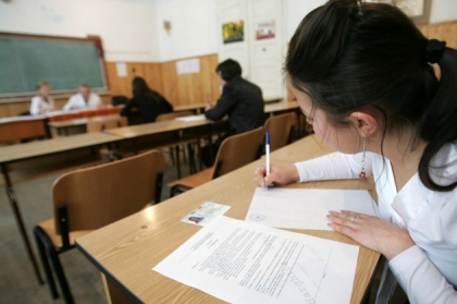 BACACALAUREAT 2015: Inca un examen obligatoriu, dar nu si cel din urma. Camerele de supraveghere inca SPERIE elevii BACACALAUREAT 2015: Inca un examen obligatoriu, dar nu si cel din urma. Camerele de supraveghere inca SPERIE elevii