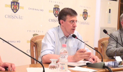 Dorin Chirtoaca, DEJA prezent la primarie: da indicatii si cere explicatii in sedinta operativa - LIVE VIDEO Dorin Chirtoaca, DEJA prezent la primarie: da indicatii si cere explicatii in sedinta operativa - LIVE VIDEO