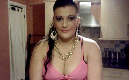 A vazut-o in club si i-a spus ca e atragatoare. Reactia femeii l-a bagat in spital A vazut-o in club si i-a spus ca e atragatoare. Reactia femeii l-a bagat in spital