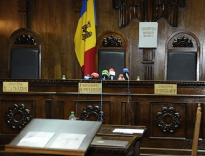 Ai sau nu un loc de munca - trebuie sa-ti cumperi polita medicala! Decizia Curtii Constitutionale - VIDEO
