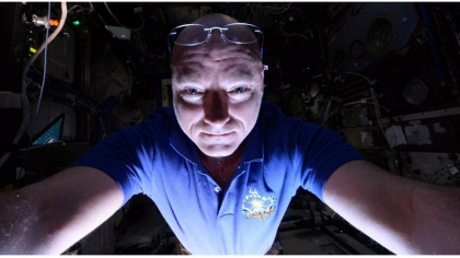 Un astronaut NASA, aflat in spatiu, foloseste lumina emisa de Terra pentru a-si edita selfie-urile. In ce culori se reflecta doua zone geografice opuse - FOTO Un astronaut NASA, aflat in spatiu, foloseste lumina emisa de Terra pentru a-si edita selfie-urile. In ce culori se reflecta doua zone geografice opuse - FOTO