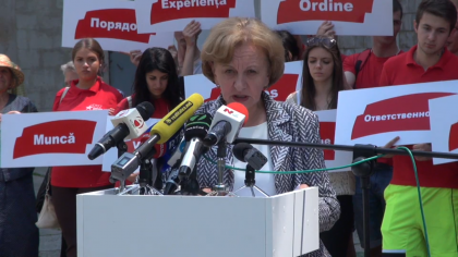 Zinainda Greceanii si-a prezentat solutiile in problema tarifelor, iar pe final l-a invitat pe Chirtoaca la discutii. Conditiile puse de socialista Zinainda Greceanii si-a prezentat solutiile in problema tarifelor, iar pe final l-a invitat pe Chirtoaca la discutii. Conditiile puse de socialista