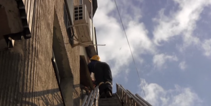 DIN NOU: Copil de un an si 6 luni a ramas blocat intr-un apartament din Chisinau - VIDEO DIN NOU: Copil de un an si 6 luni a ramas blocat intr-un apartament din Chisinau - VIDEO