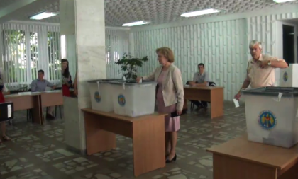 Zinaida Greceanii, candidatul PSRM la primaria Chisinau, a VOTAT: "Eu cred in vointa poporului" Zinaida Greceanii, candidatul PSRM la primaria Chisinau, a VOTAT: "Eu cred in vointa poporului"