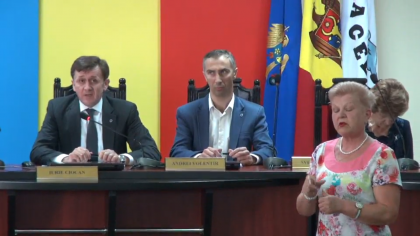 Presedintele CEC: "Diferenta de voturi dintre oponentii din Chisinau este una confortabila". Comisia Electorala asteapta contestatiile