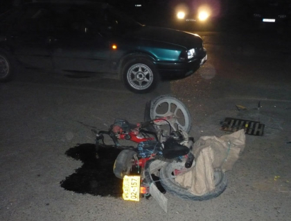 ADRENALINA i-a bagat in spital: Doi minori s-au aventurat cu mopedul in plina circulatie. Cum s-a terminat totu - FOTO ADRENALINA i-a bagat in spital: Doi minori s-au aventurat cu mopedul in plina circulatie. Cum s-a terminat totu - FOTO