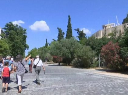 Problemele grecilor nu ii afecteaza pe turistii moldoveni: "Totul e calm si linistit. Politica nu ne-a afectat" - VIDEO Problemele grecilor nu ii afecteaza pe turistii moldoveni: "Totul e calm si linistit. Politica nu ne-a afectat" - VIDEO