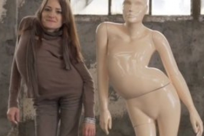 "O persoana frumoasa nu trebuie sa fie perfecta". Surpriza inedita din vitrina unui magazin. VIDEO