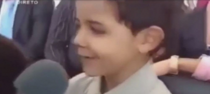"Cine este tatal tau?" Raspunsul GENIAL al pustiului lui Cristiano Ronaldo! Toti au ramas masca. VIDEO "Cine este tatal tau?" Raspunsul GENIAL al pustiului lui Cristiano Ronaldo! Toti au ramas masca. VIDEO