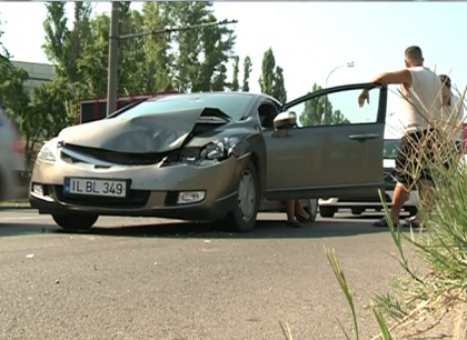 Accident IN LANT in capitala: SASE masini s-au ciocnit violent in aceasta DIMINEATA. Cum s-a intamplat totul - FOTO