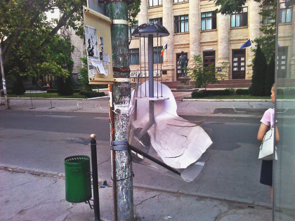 Nesimtire la drumul mare: Panourile ce indica orarul transportului public sunt VANDALIZATE. Cat costa restabilirea - FOTO Nesimtire la drumul mare: Panourile ce indica orarul transportului public sunt VANDALIZATE. Cat costa restabilirea - FOTO