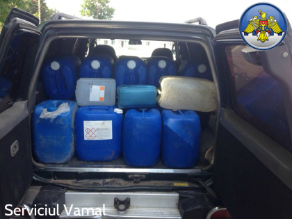 Incercare fara izbanda: Un barbat urma sa transporte o TONA de alcool, OCOLIND posturile vamale. Cum a fost prins acesta - FOTO Incercare fara izbanda: Un barbat urma sa transporte o TONA de alcool, OCOLIND posturile vamale. Cum a fost prins acesta - FOTO