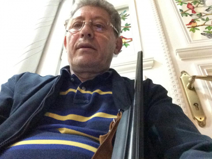 Ce s-a intamplat cu Mihai Ghimpu? Liderul PL, cu pusca in mana, in fata casei sale de la Colonita - FOTO Ce s-a intamplat cu Mihai Ghimpu? Liderul PL, cu pusca in mana, in fata casei sale de la Colonita - FOTO