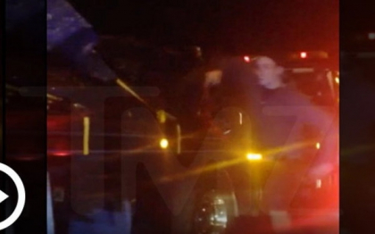 Momentul in care hotii fura bucati din masina Porsche in care a murit Paul Walker. VIDEO Momentul in care hotii fura bucati din masina Porsche in care a murit Paul Walker. VIDEO