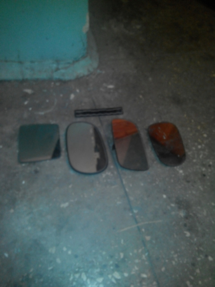 Fura oglinzi de la masinile parcate din curtea PROPRIULUI bloc: Barbatul din capitala, RETINUT - FOTO Fura oglinzi de la masinile parcate din curtea PROPRIULUI bloc: Barbatul din capitala, RETINUT - FOTO