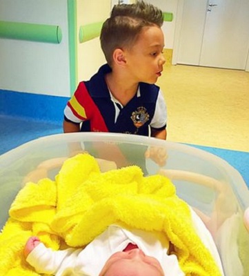 Prima imagine cu fetita Andrei si a lui Catalin Maruta. Mesajul emotionant publicat de artista - FOTO Prima imagine cu fetita Andrei si a lui Catalin Maruta. Mesajul emotionant publicat de artista - FOTO
