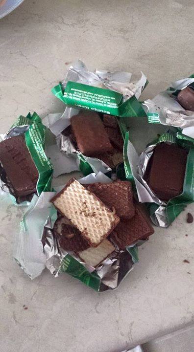 Dulciuri cu ingrediente ..."naturale". Ce a gasit o femeie in bomboanele cumparate - FOTO Dulciuri cu ingrediente ..."naturale". Ce a gasit o femeie in bomboanele cumparate - FOTO