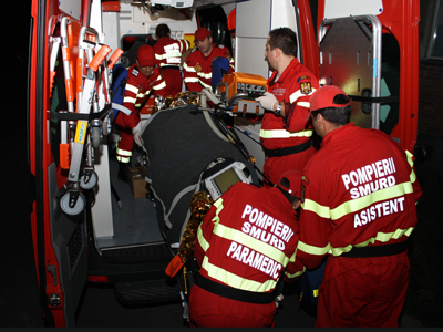 Familia implicata in accidentul de pe o autostrada din Bulgaria, TRANSPORTATA in Moldova de o echipa SMURD