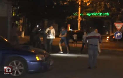 Altercatii in fata casei lui Vlad Plahotniuc! O echipa de ziaristi, AGRESATA - VIDEO