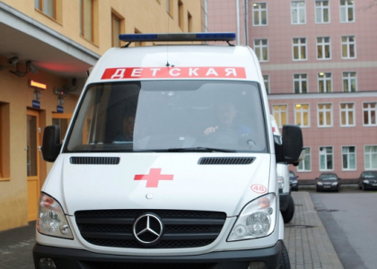 Incident teribil intr-o familie de moldoveni, stabilita in Rusia. Fetita lor de 3 ani a ajuns la spital in stare grava dupa ce s-a impuscat cu arma tatalui