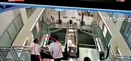 A murit in CHINURI groaznice, find "PISATA" de o scara rulanta. Tragedia dintr-un oras din China care a ingrozit lumea. Imaginile pot afecta emotional - VIDEO A murit in CHINURI groaznice, find "PISATA" de o scara rulanta. Tragedia dintr-un oras din China care a ingrozit lumea. Imaginile pot afecta emotional - VIDEO