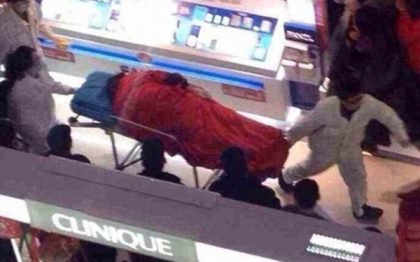 Un barbat s-a sinucis in mall, disperat ca iubita lui nu mai inceta cu shoppingul