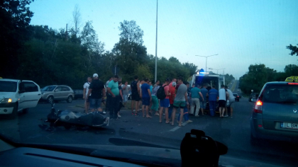 Din nou! Un GRAV accident rutier cu implicarea unei motociclete a avut loc la Portile Orasului. Un barbat a ajuns in stare grava la spital - GALERIE FOTO