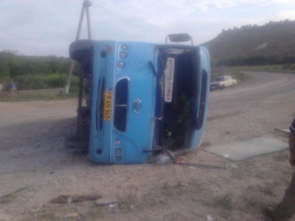 Microbuz RASTURNAT in Floresti. Sase pasageri au ajuns la SPITAL. Care ar fi fost CAUZA accidentului - FOTO Microbuz RASTURNAT in Floresti. Sase pasageri au ajuns la SPITAL. Care ar fi fost CAUZA accidentului - FOTO