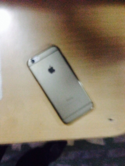 ATACAT in timp ce vorbea la telefon. Agresorul a incercat sa ii fure IPHONE-ul victimei. Cum s-a terminat totul ATACAT in timp ce vorbea la telefon. Agresorul a incercat sa ii fure IPHONE-ul victimei. Cum s-a terminat totul