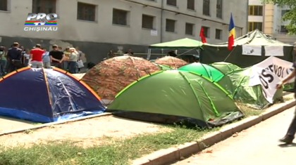 Judecatoria a DECIS: "Noii vecini" ai lui Vlad Plahotniuc urmeaza sa fie evacuati - FOTO