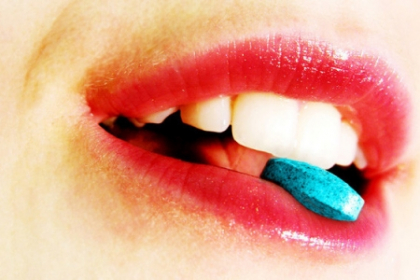 O noua utilizare a pastilei albastre: Viagra poate trata o problema des intalnita in randul femeilor