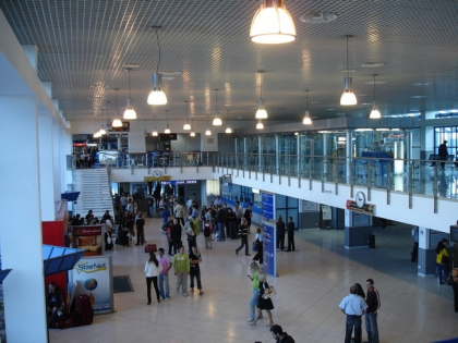 S-au temut sa nu li se REPETE scenariul cursei precedente: Retinerea cu doua ore a cursei Chisinau-Bologna din aceasta seara a bagat frica in pasageri: "Suntem blocati in aeroport" - FOTO S-au temut sa nu li se REPETE scenariul cursei precedente: Retinerea cu doua ore a cursei Chisinau-Bologna din aceasta seara a bagat frica in pasageri: "Suntem blocati in aeroport" - FOTO