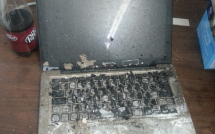 Cum si-a salvat un tanar teza de doctorat dupa ce MacBook-ul sau a fost distrus intr-un incendiu Cum si-a salvat un tanar teza de doctorat dupa ce MacBook-ul sau a fost distrus intr-un incendiu