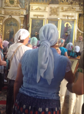 SCANDAL in casa Domnului: O femeie se cearta cu un preot. Discutiile se lasa cu tipete si acuzatii: "Matale minciuni sa nu spui"- VIDEO SCANDAL in casa Domnului: O femeie se cearta cu un preot. Discutiile se lasa cu tipete si acuzatii: "Matale minciuni sa nu spui"- VIDEO