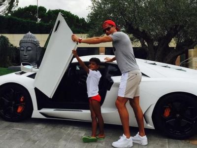 Ronaldo nu se mai OPRESTE! Si-a prezentat tot GARAJUL de sute de mii de euro! Cum arata colectia lui de masini