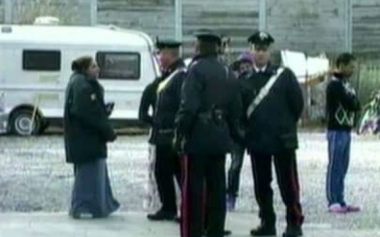 Protestatar acuzat de agresiune sexuala, dupa ce a incercat sa sarute un politist, in Italia Protestatar acuzat de agresiune sexuala, dupa ce a incercat sa sarute un politist, in Italia