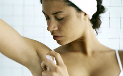 O adolescenta din Anglia a murit dupa ce a inhalat deodorant. Pericolele din spatele spray-ului