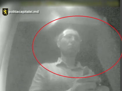 Daca il cunoaste-ti, ALERTATI politia: Barbatul din imagini a pradat o casa din capitala - VIDEO Daca il cunoaste-ti, ALERTATI politia: Barbatul din imagini a pradat o casa din capitala - VIDEO