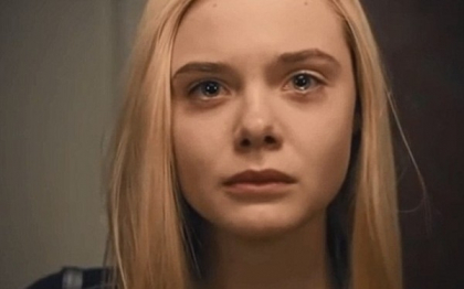 Actrita Elle Fanning "isi rupe pielea de pe fata" intr-un film despre ororile bulimiei Actrita Elle Fanning "isi rupe pielea de pe fata" intr-un film despre ororile bulimiei