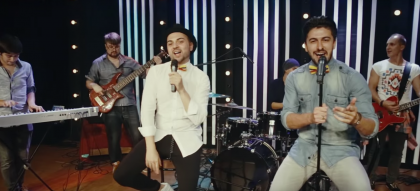 Cover la "Limba noastra": Baietii de la Akord interpreteaza intr-un mod APARTE versurile Imnului Republicii Moldova - VIDEO Cover la "Limba noastra": Baietii de la Akord interpreteaza intr-un mod APARTE versurile Imnului Republicii Moldova - VIDEO